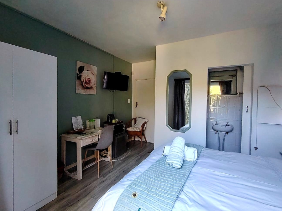 6 Bedroom Property for Sale in Abbotsford Eastern Cape
